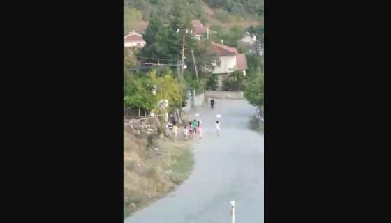 Çocukların eylemi sonrası Başkan Sevindi, park sözü verdi