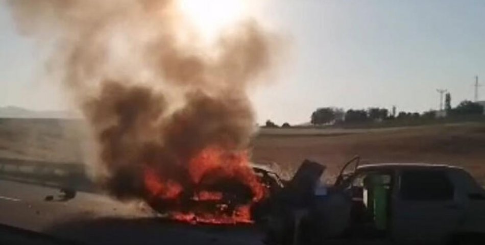 Arıza Yapan Araç Alev Aldı: 3 Kişi Hayatını Kaybetti