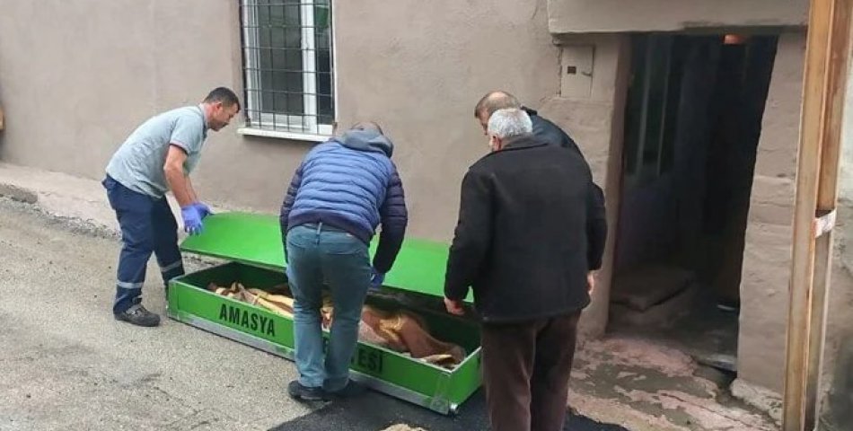 Yalnız yaşayan adam evinde ölü bulundu