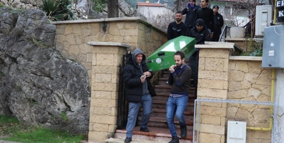 Yalnız yaşadığı evinde ölü bulundu