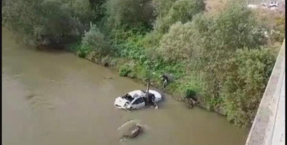 Otomobil Yeşilırmak nehrine düştü: 5 kişi yaralandı