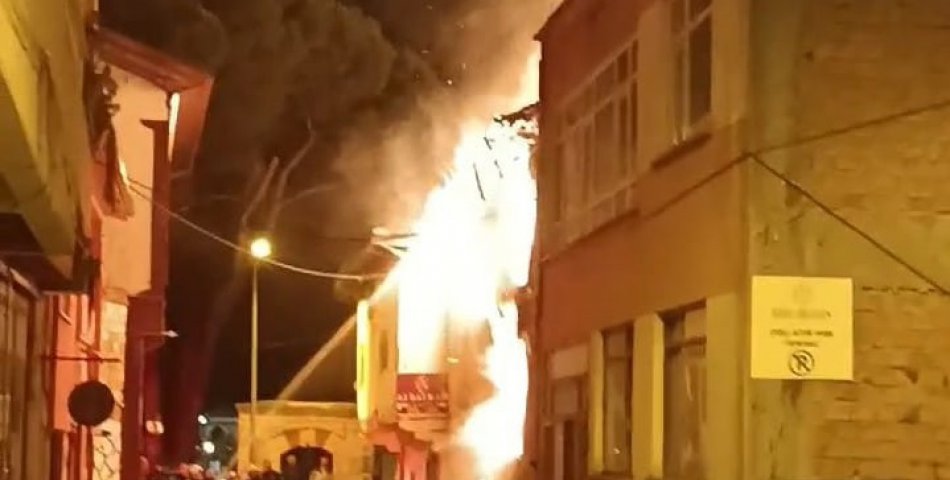 100 yıllık tarihi konakta yangın: 1 ölü