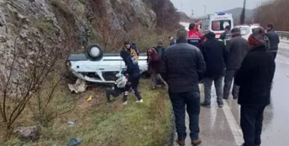Takla atan otomobilde bulunan 3 kişi yaralandı