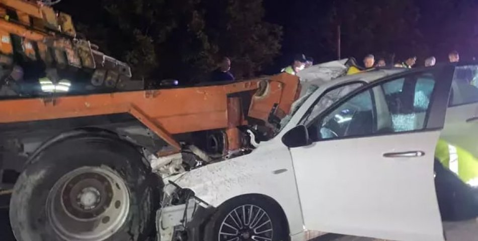 Vince arkadan çarpan otomobilin sürücüsü öldü