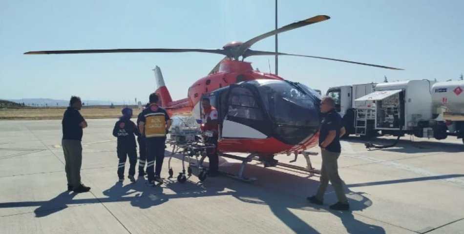 Ambulans helikopter prematüre bebek için havalandı