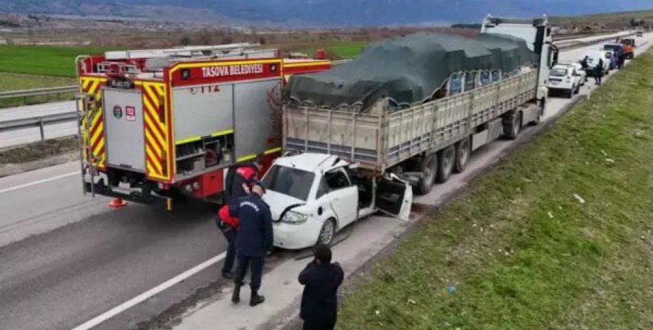 Cenaze yolunda kaza: 2 ölü