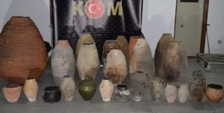 Bekçilerin dikkati sayesinde Roma ve Osmanlı dönemine ait küpler ele geçirildi