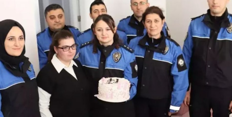 Zihinsel engelli Fatmanur’a Amasya polisinden doğum günü sürprizi
