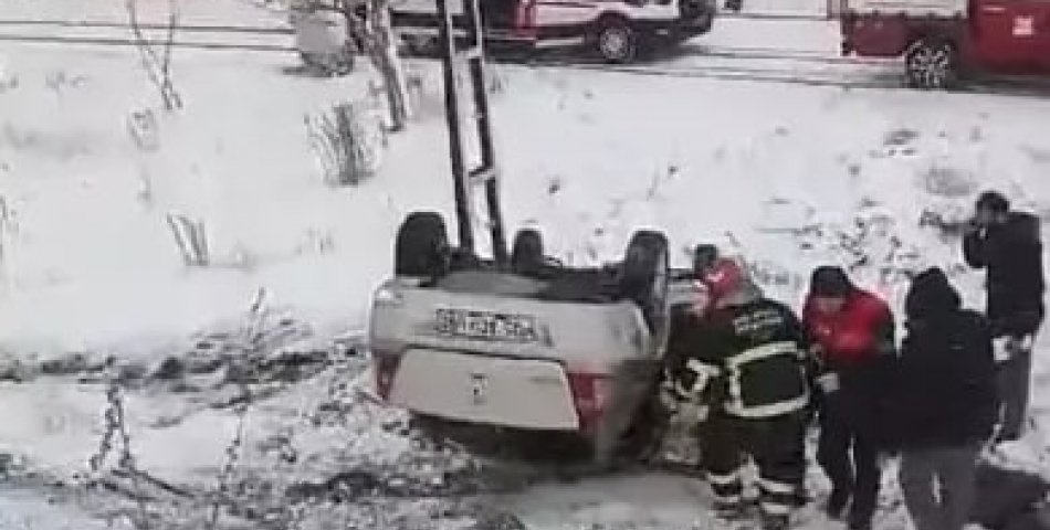 Otomobil şarampole devrildi: 3 yaralı
