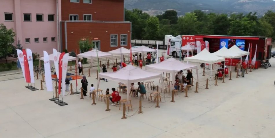 Çocuklar geleneksel oyunlar ile unutulmaz bir gün yaşadı