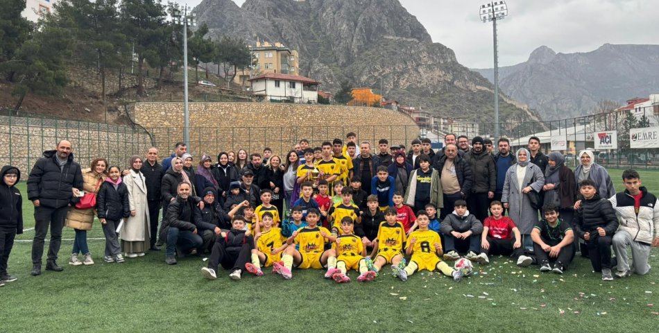 Amasyalı gençlerden centilmenlik örneği