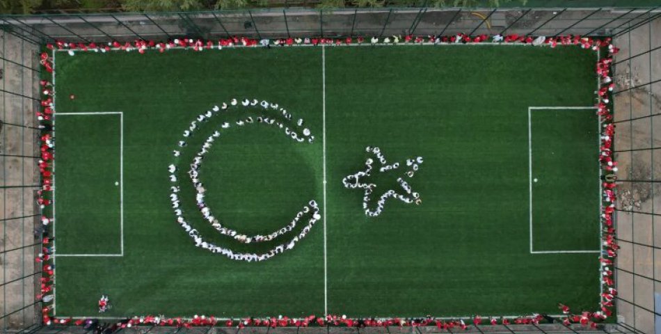 Miniklerin bayrak sevgisi duygulandırdı