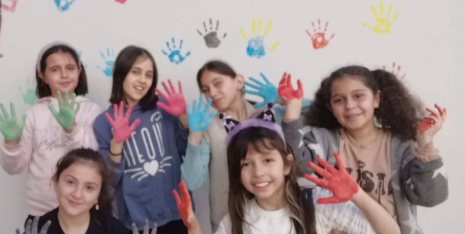 Miniklerden kütüphaneye renkli dokunuş