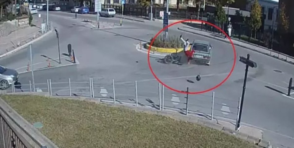 Motosiklet ile otomobil çarpıştı: Motosiklet sürücüsü yaralandı