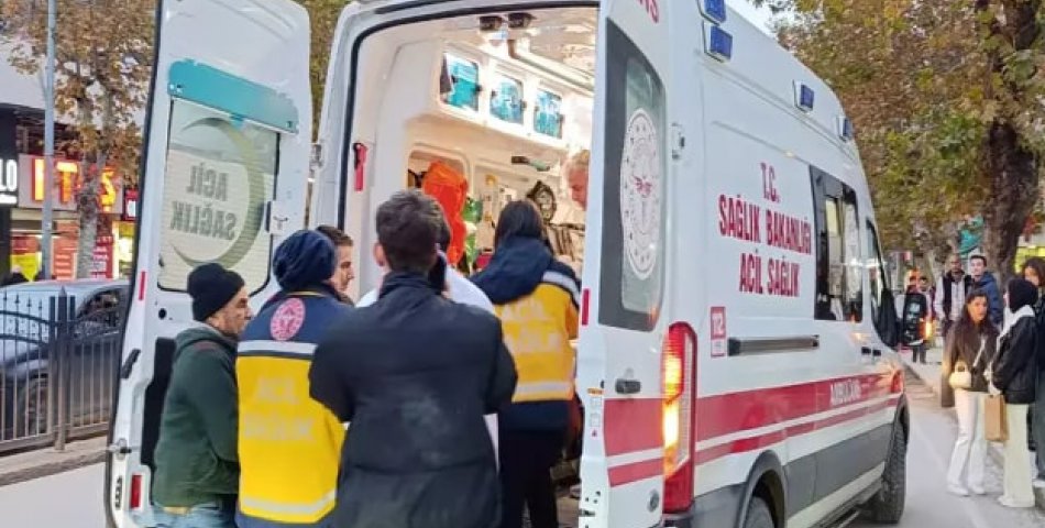 Motosiklet ile otomobil çarpıştı: 1 yaralı