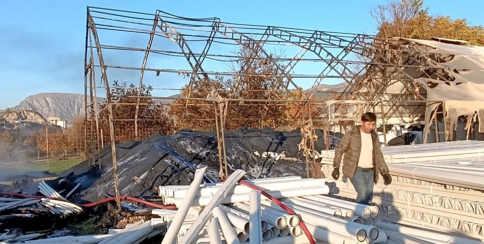 Plastik deposunda yangın