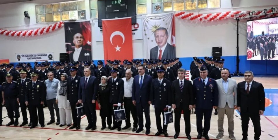 132 polis yemin ederek görevine başladı