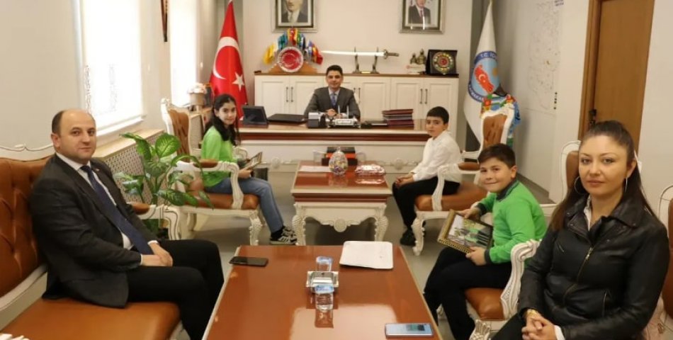 Yarışmada derece yapanlardan Kaymakam Kartal’a ziyaret
