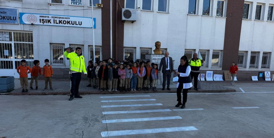 Amasya'da öğrencilere trafik eğitimi