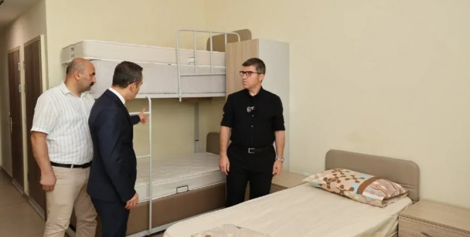 Vali Bakan Erkek öğrenci yurdunda incelemelerde bulundu
