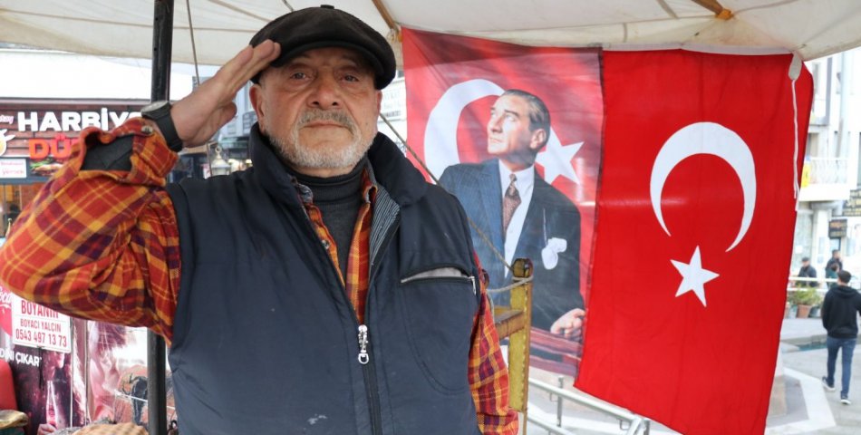 Ayakkabı boyacısı Taşan, ATA’sını gözyaşları içinde andı