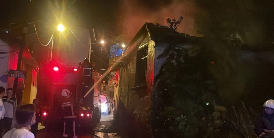 Torpilden çıkan yangın, metruk evi kullanılmaz hale getirdi