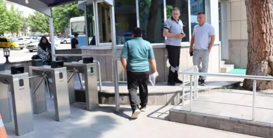 YKS heyecanında geç kalanda oldu, yanlış okula gidende