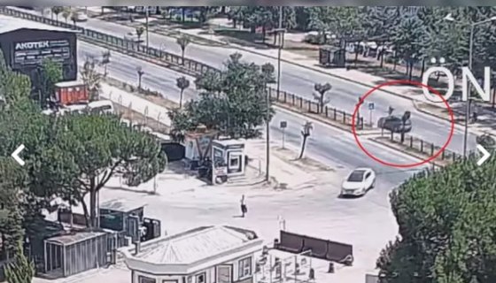 Otomobilin çarptığı yaya yaralandı; kaza kamerada